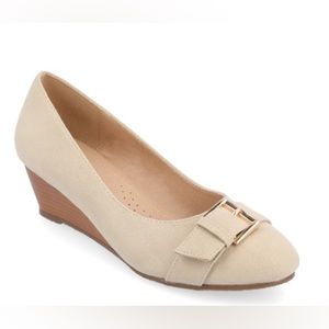 Journee Collection Graysn Wedge Pump, SIZE 9 1/2. COLOR: OFF WHITE. NWOT.